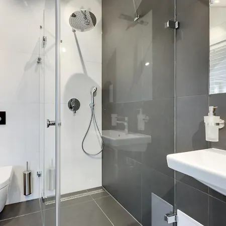 Andel Design Duplex, Ac, Garage Appartement *