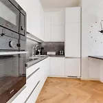 Andel Design Duplex, Ac, Garage