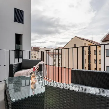 Andel Design Duplex, Ac, Garage Appartement *