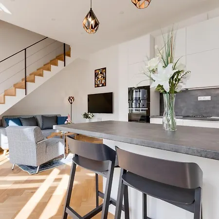 Andel Design Duplex, Ac, Garage アパート *